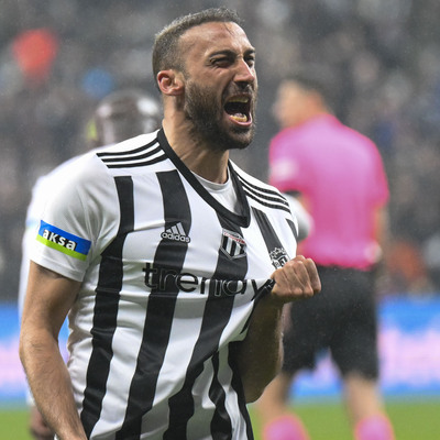 Cenk Tosun Beşiktaş'ta kalıyor