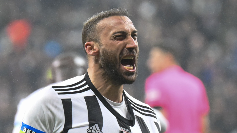Cenk Tosun Beşiktaş'ta kalıyor