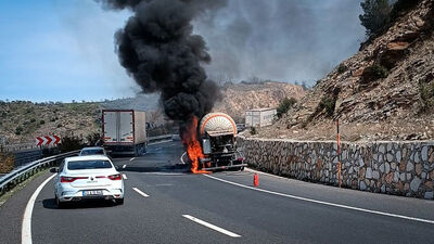 Sıvılaştırılmış karbondioksit yüklü tankerdeki yangın söndürüldü