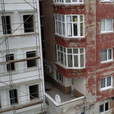 O bina yıkılıyor!