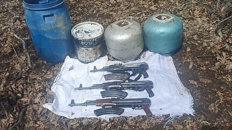 Terör operasyonunda patlayıcı ve silah ele geçirildi