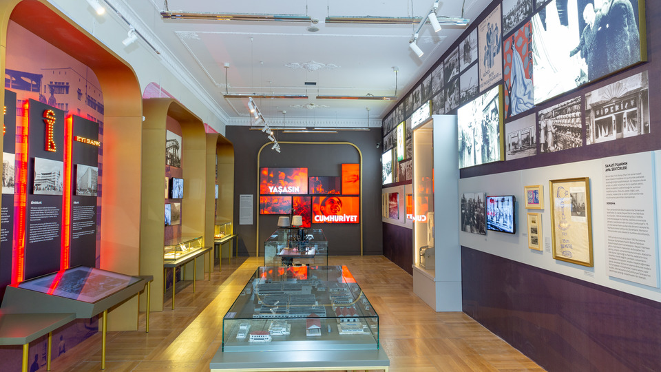 Cumhuriyet'in 100. yılına armağan sergi: Yaşasın Cumhuriyet!