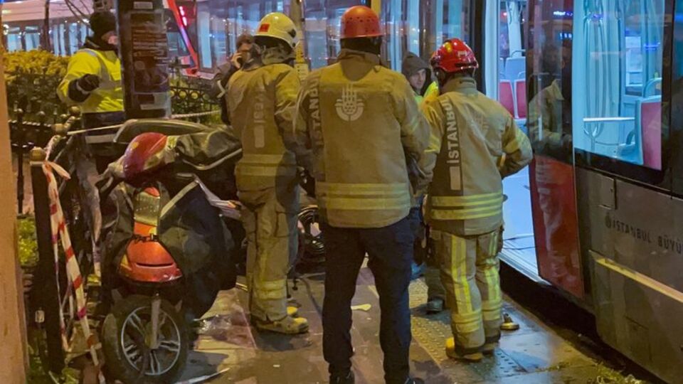 İstanbul'da tramvayın çarptığı kişi ağır yaralandı
