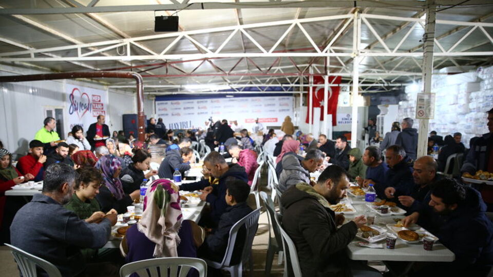 Deprem bölgesinde ilk sahur yapıldı