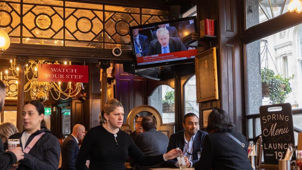 Başbakanlık'ta Covid partileri: Boris Johnson komisyona 3 saat savunma yaptı