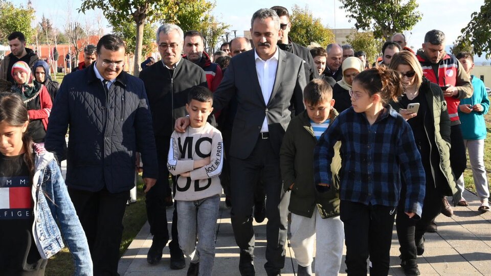 "Deprem bölgesindeki 10 ilden nakledilen öğrencilerin dönüş nakilleri başladı"