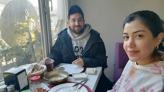 Aşklarını ortaya restoran çıkardı