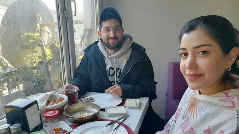 Aşklarını ortaya restoran çıkardı