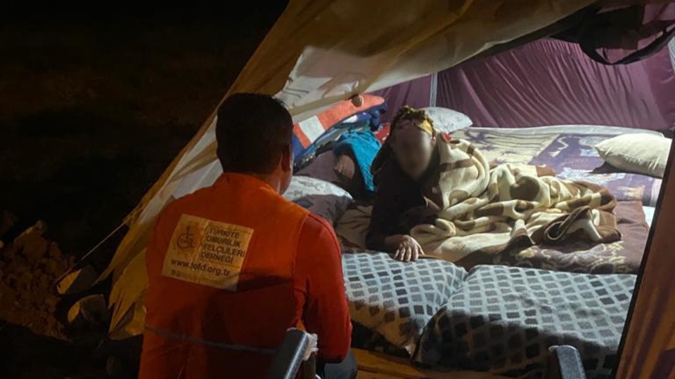 Enkazın altında engelli olmak...