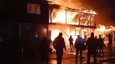 Restoranda çıkan yangın eve sıçradı