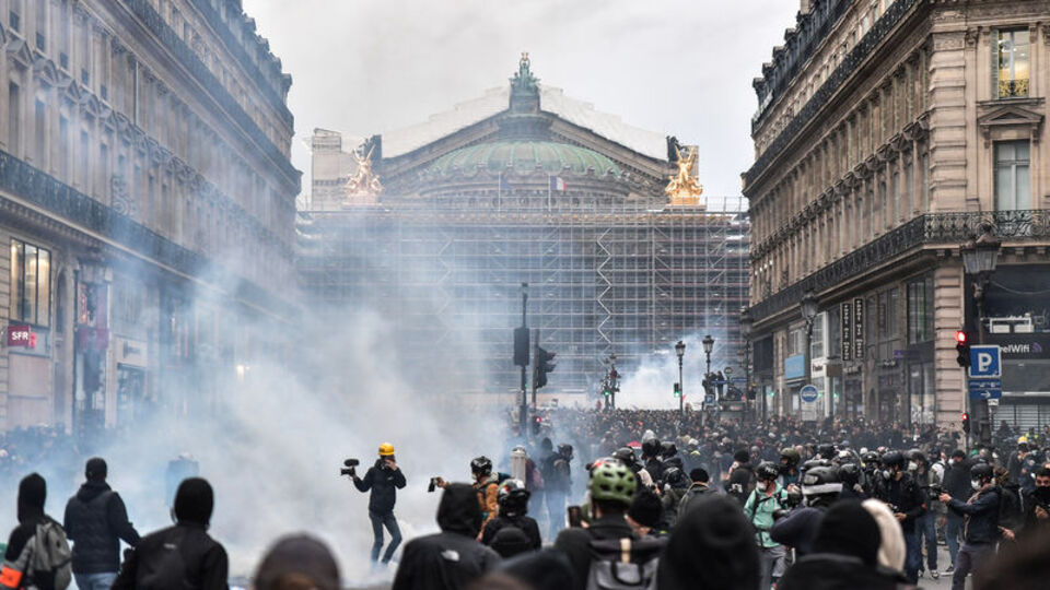 Fransa'da 1 milyon kişi sokağa indi