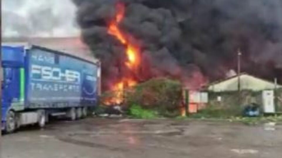 Çaykur'a ait çay fabrikasında yangın çıktı!