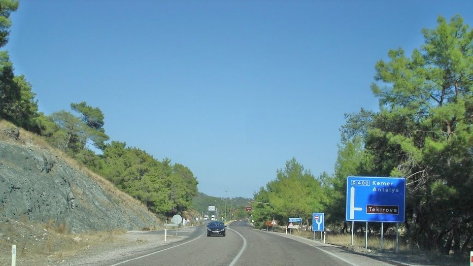 Antalya - Kemer arası kaç km?