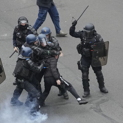Gözaltı sayısı 457'ye çıktı! İran'dan Fransa'ya "şiddet" kınaması!