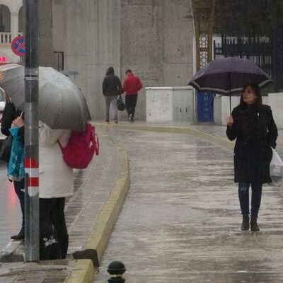 Meteoroloji'den 8 kent için sarı, 4 ile turuncu alarm! 5 bölgede sağanak!