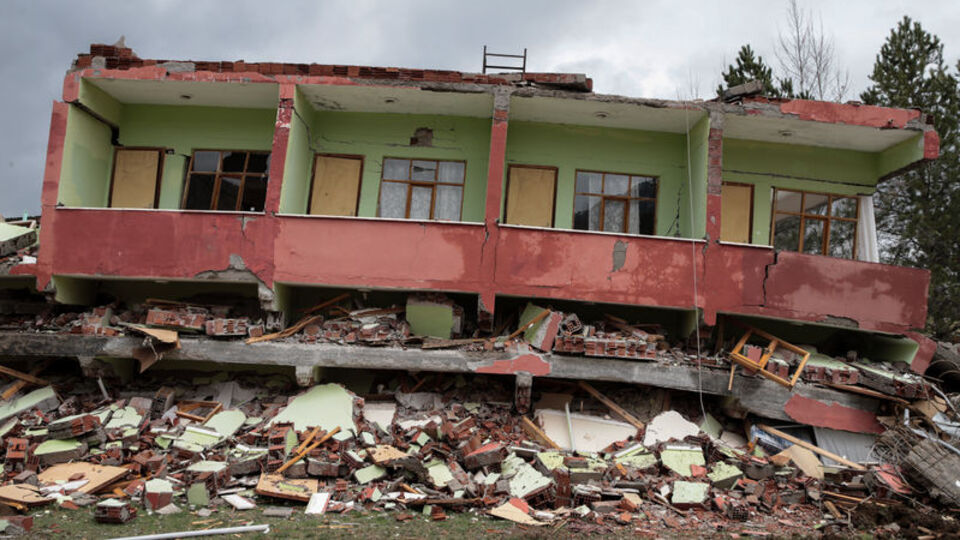 Depremlerle ilgili tutuklananların sayısı açıklandı!