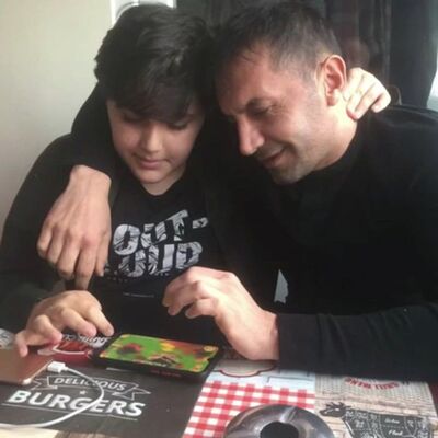 Depremde ölen çocuğun cep telefonunu iade etmek için babadan para istediler