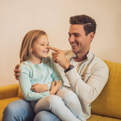 Güldürmeyen baba şakaları psikolojiyi güçlendiriyor
