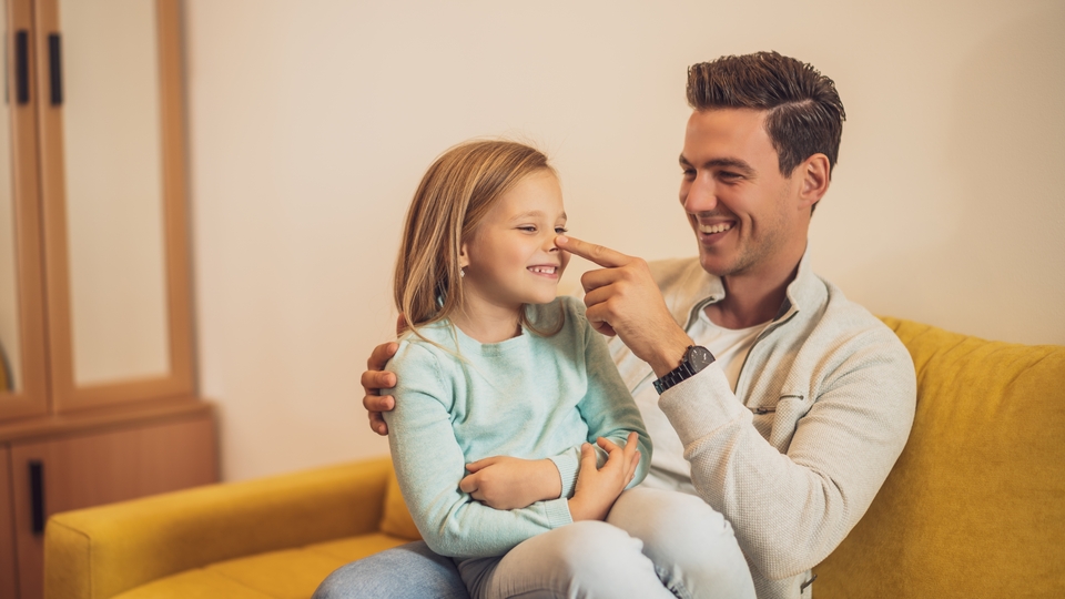 Güldürmeyen baba şakaları psikolojiyi güçlendiriyor