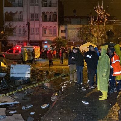 Adıyaman’da ağır hasarlı 5 katlı bina çöktü