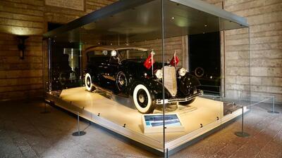 Anıtkabir'in oto vitrinleri ve kule camlarını yeniledi