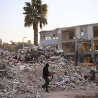 Yılmaz Erdoğan'dan deprem şiiri