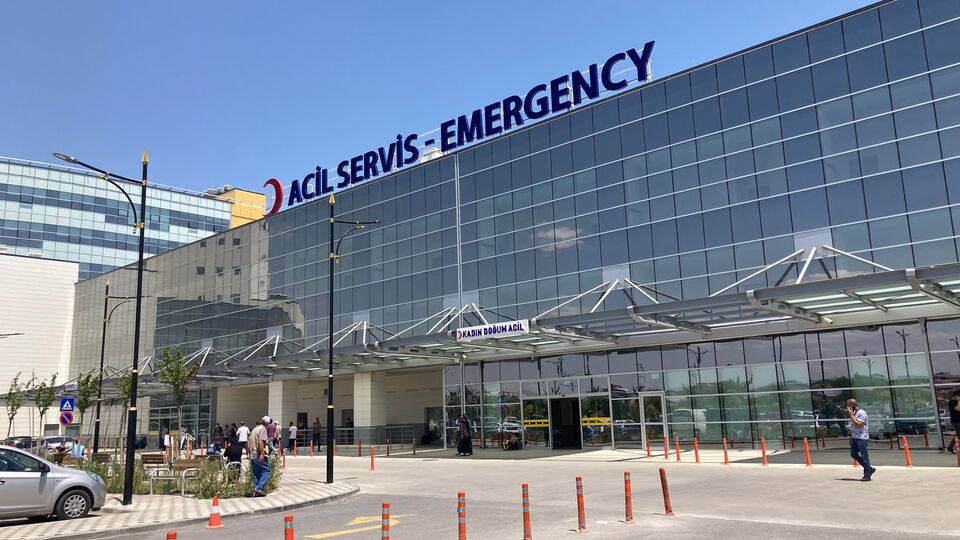 3 yaşındaki kızını boğazını keserek öldürdü!