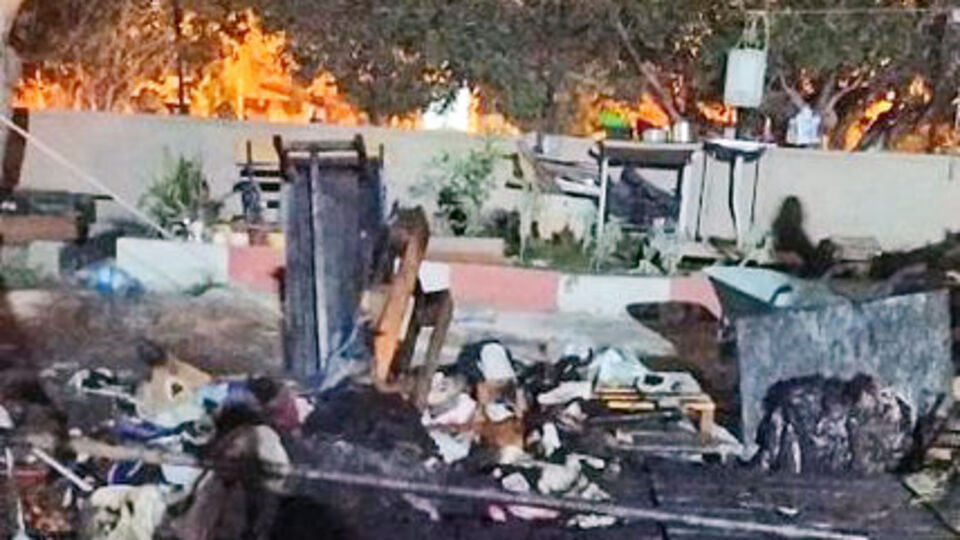 Depremzedelerin kaldığı çadırda yangın: 2'si ağır 3 yaralı