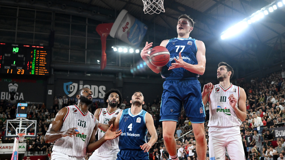 Türk Telekom'un serisi devam ediyor