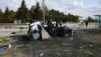 Kaza yapan araç ikiye bölündü! 1 ölü, 1 yaralı