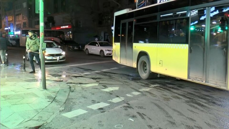 Bağcılar'da silahlı saldırı: 1'i çocuk 3 yaralı