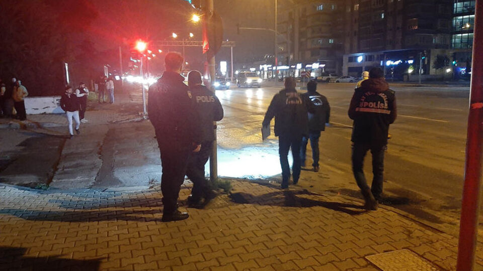 Çekici motosikletli polislere çarptı: 1 şehit, 1 yaralı