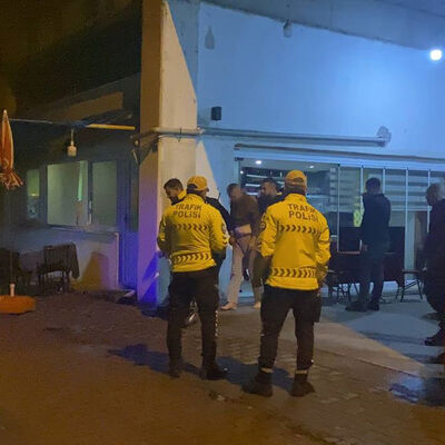 Eşini ve iki çocuğunu bıçakla rehin alan kişiyi polis ikna etti