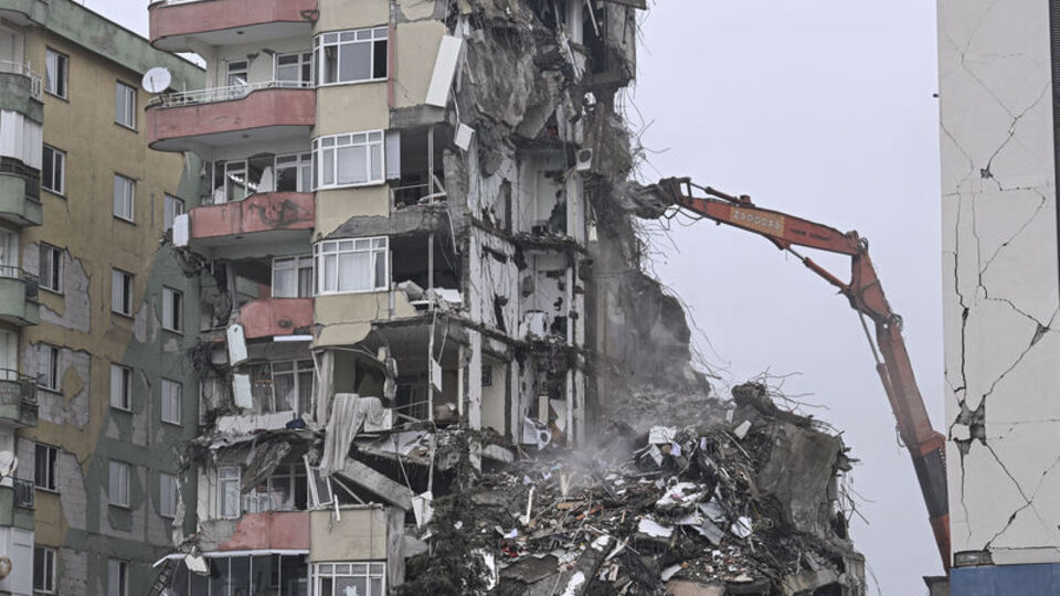 Kahramanmaraş'ta enkaz çalışmaları 13 mahallede sürecek