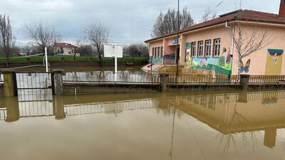Elazığ'da sağanak, su baskınlarına neden oldu