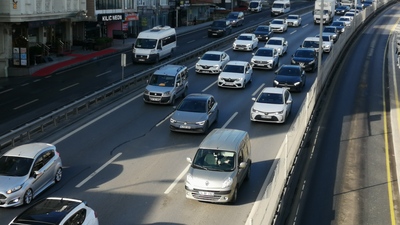 İstanbul'un bazı bölgelerinde trafik felç oldu!