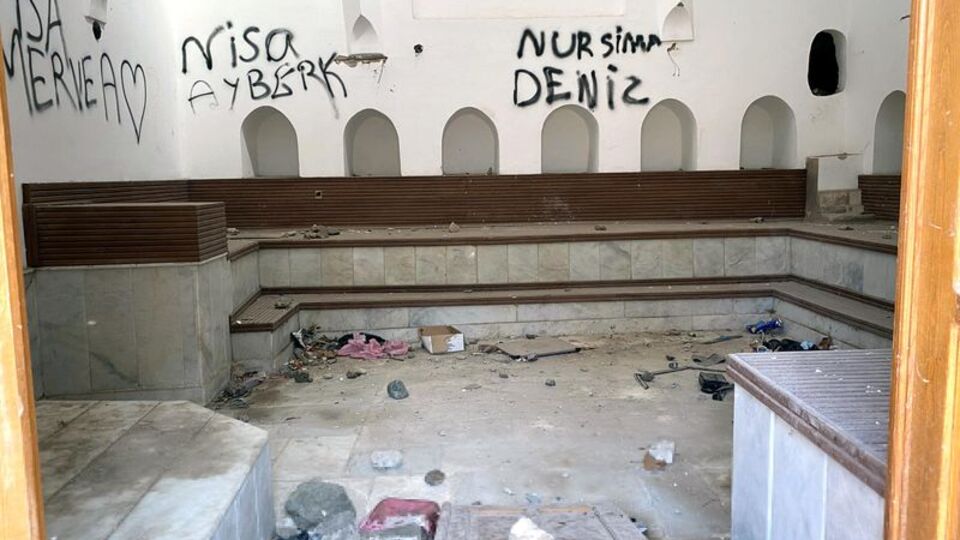 2 kez restore edildi! 657 yıllık tarihi esere isim yazdılar!