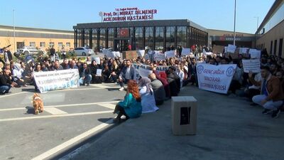 Prof. Dr. Murat Dilmener Acil Durum Hastanesi önünde 'Cerrahpaşa' protestosu