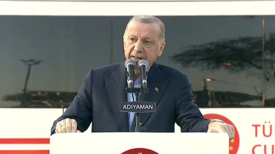 "Deprem konutlarını hibe seviyesinde usulle teslim ediyoruz"