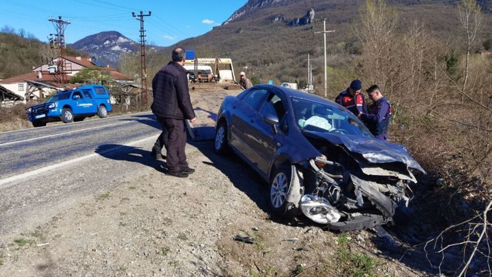 Karabük'teki trafik kazalarında biri ağır 3 kişi yaralandı