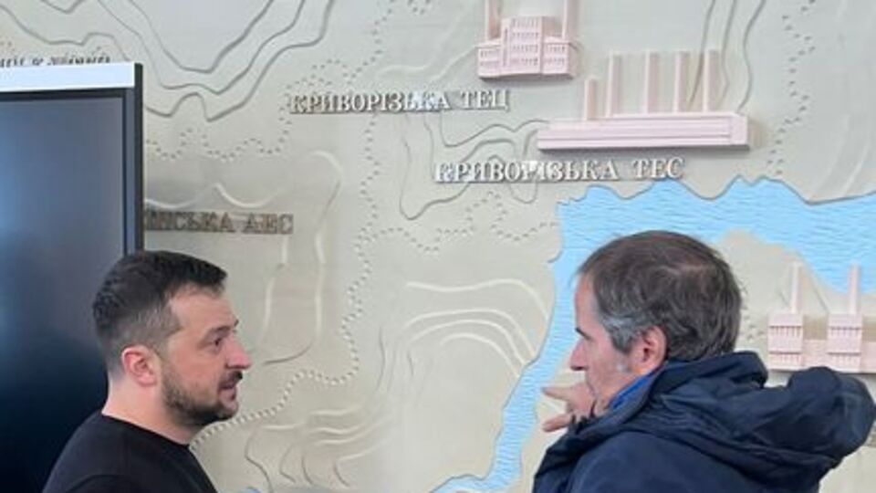 Ukrayna lideri Zelenskiy'den çatışma bölgesini ziyaret