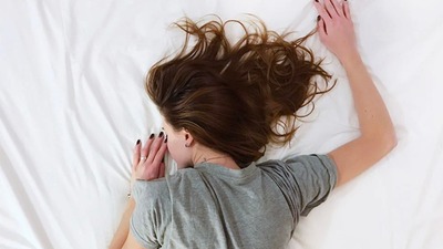 Boyun ve bel ağrıları, KOAH, kalp yetmezliği, uyku apne sendromu! Hangi pozisyonda uyuyalım?