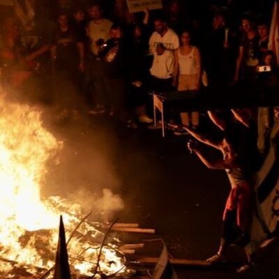 Yüz binlerce İsrailli sokaklara döküldü!