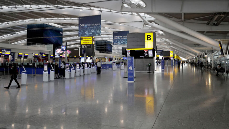 İngiltere de greve gidiyor: Onlarca uçuş iptal