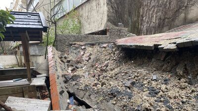 Sağanak yağış, istinat duvarını yıktı