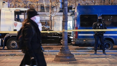 Paris'te 5 bankada arama