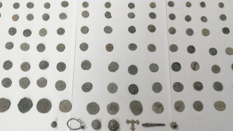 Denizli'de 93 sikke ele geçirildi