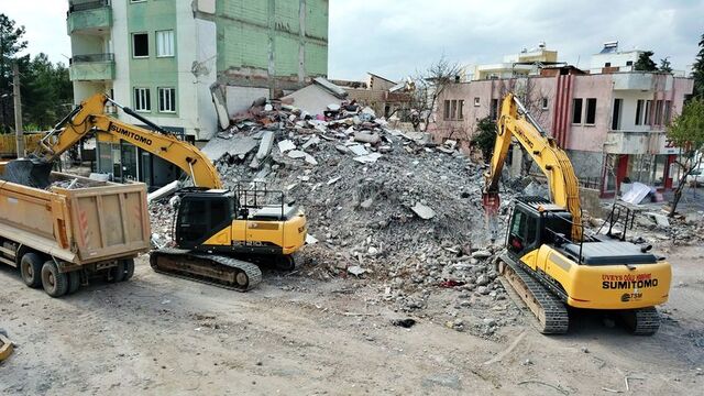 Kahramanmaraş'ta yıkım ve enkaz çalışmaları 14 mahallede sürecek