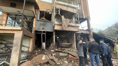 Ortalık savaş alanına döndü! 4 katlı apartmanda patlama