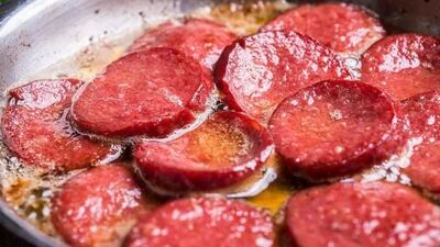 Gıda Denetçileri Derneği açıkladı! "Sucuk yerine ot yediriyorlar!"